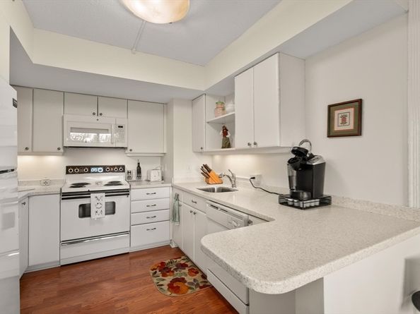 250 Hammond Pond Pkwy 614S, Newton MA 02467