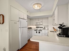 250 Hammond Pond Pkwy 614S, Newton MA 02467