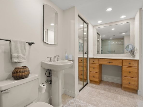 250 Hammond Pond Pkwy 614S, Newton MA 02467