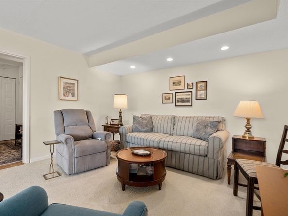 250 Hammond Pond Pkwy 614S, Newton MA 02467