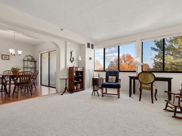 250 Hammond Pond Pkwy 614S, Newton MA 02467