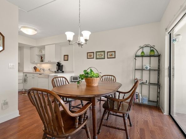 250 Hammond Pond Pkwy 614S, Newton MA 02467