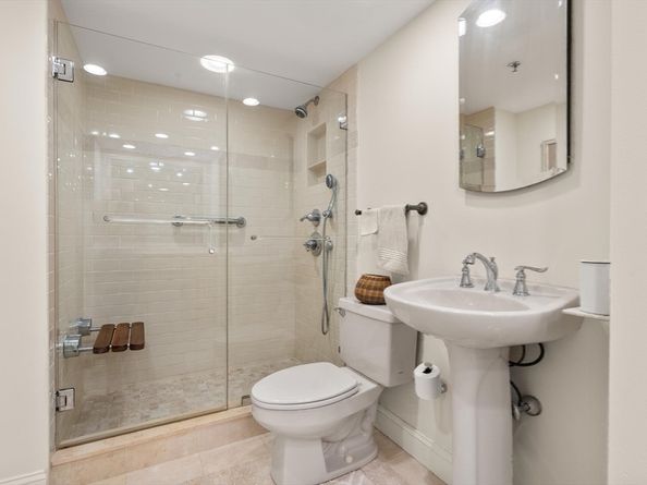 250 Hammond Pond Pkwy 614S, Newton MA 02467