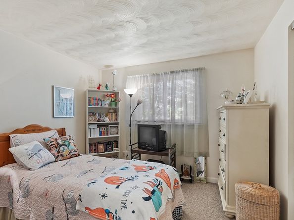 36 Brownlea Rd, Framingham MA 01701