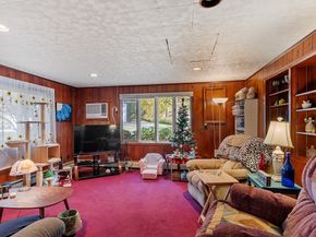 36 Brownlea Rd, Framingham MA 01701