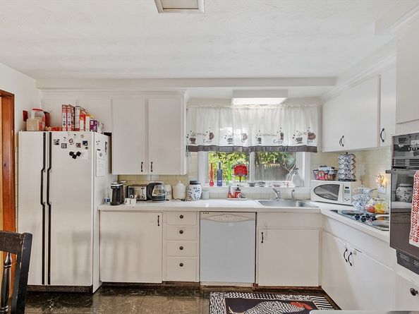 36 Brownlea Rd, Framingham MA 01701