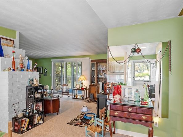 36 Brownlea Rd, Framingham MA 01701