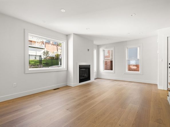 9 Armory St, Boston MA 02129