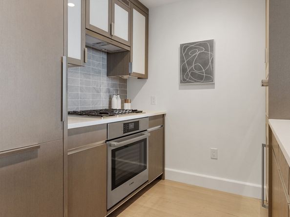 100 Lovejoy Wharf 10H, Boston MA 02114