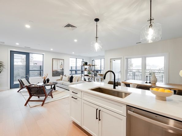 62 Foundry St 202, Wakefield MA 01880