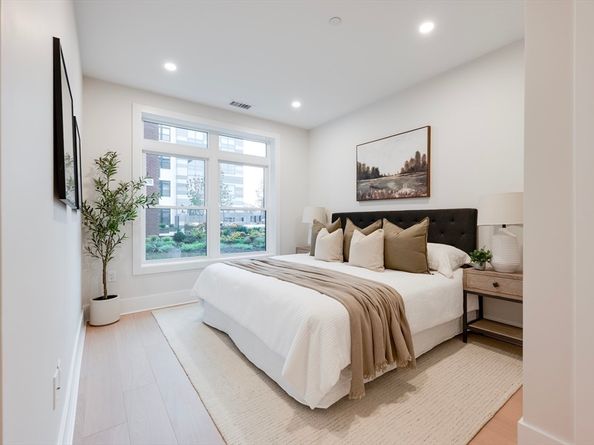 62 Foundry St 202, Wakefield MA 01880