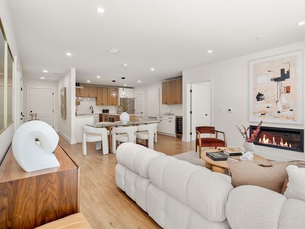 20 Audubon Way 205, Canton MA 02021