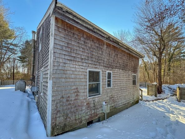 23 Fifth Ave, Lakeville MA 02347