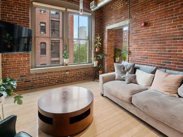 35 Channel Center St 303, Boston MA 02210