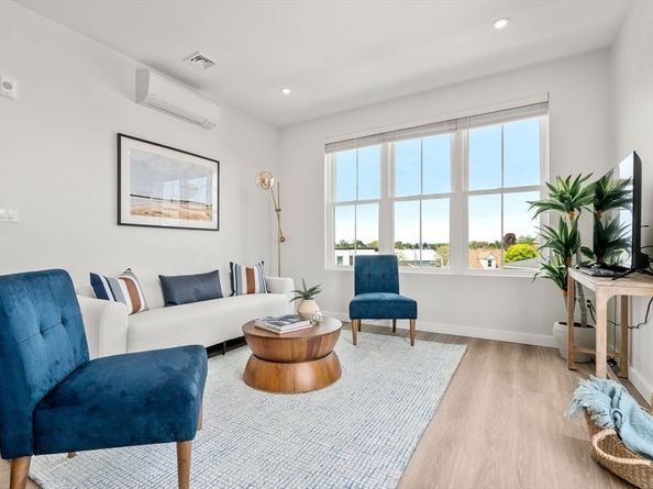 10 Somerset 207, Winthrop MA 02152