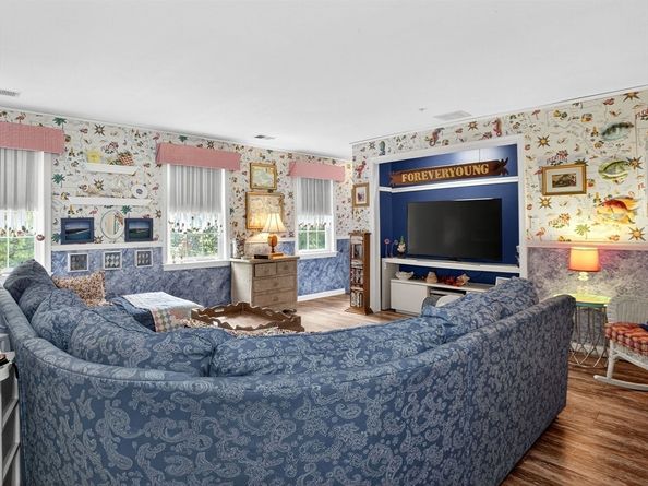 127 Clear Pond Drive 127, Walpole MA 02081