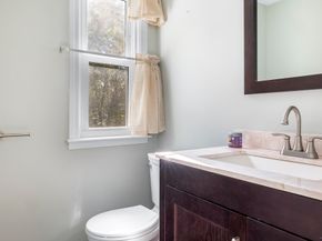 7 Lorraine Rd, Worcester MA 01604