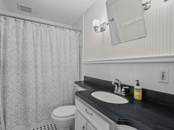 201 Humphrey St 2, Marblehead MA 01945