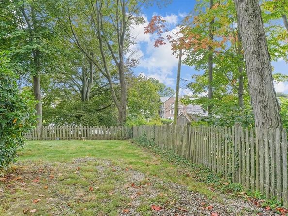 201 Humphrey St 2, Marblehead MA 01945
