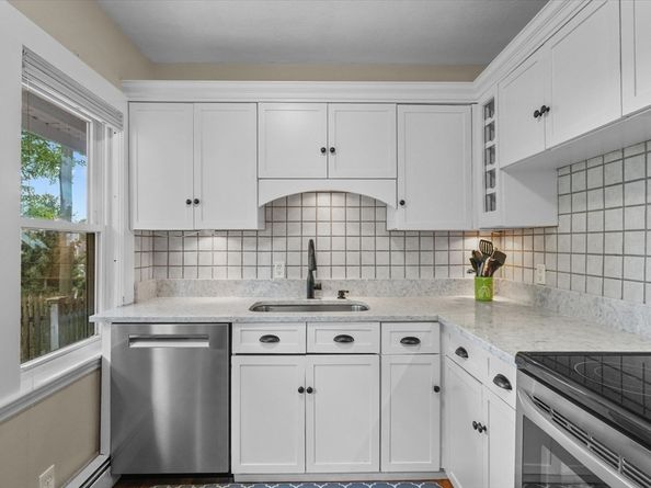 201 Humphrey St 2, Marblehead MA 01945