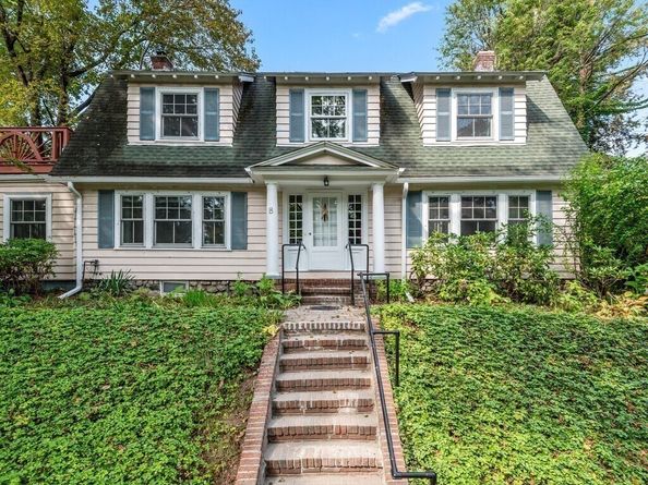 8 Montvale Rd, Worcester MA 01609