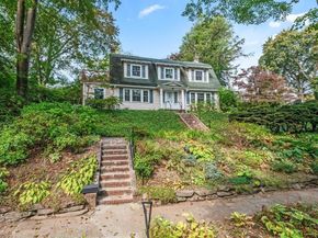 8 Montvale Rd, Worcester MA 01609