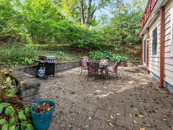 8 Montvale Rd, Worcester MA 01609