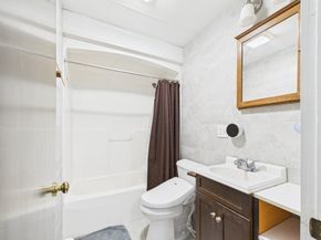81 Bartlett St, Chelmsford MA 01824