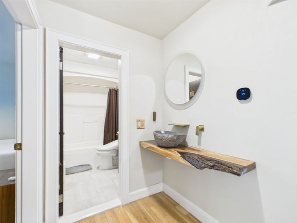 81 Bartlett St, Chelmsford MA 01824