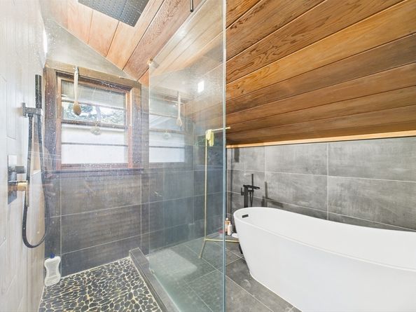 81 Bartlett St, Chelmsford MA 01824