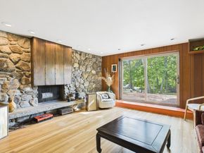 81 Bartlett St, Chelmsford MA 01824
