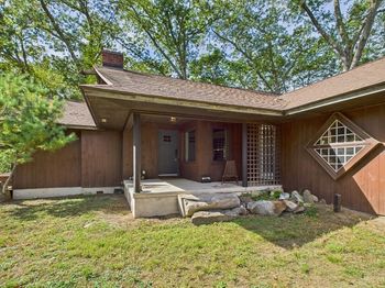 81 Bartlett St