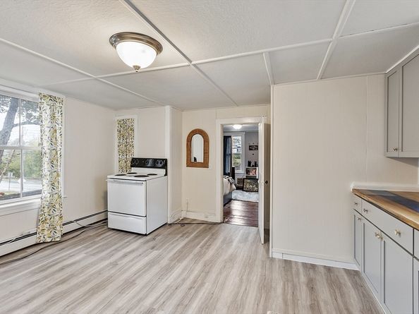 16 N Main St, West Boylston MA 01583