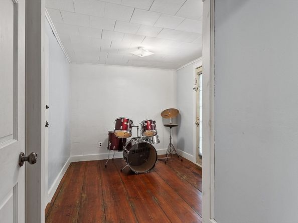 16 N Main St, West Boylston MA 01583