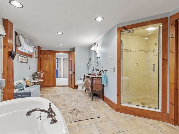 16 N Main St, West Boylston MA 01583