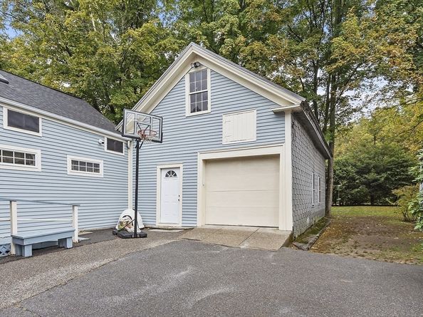 16 N Main St, West Boylston MA 01583