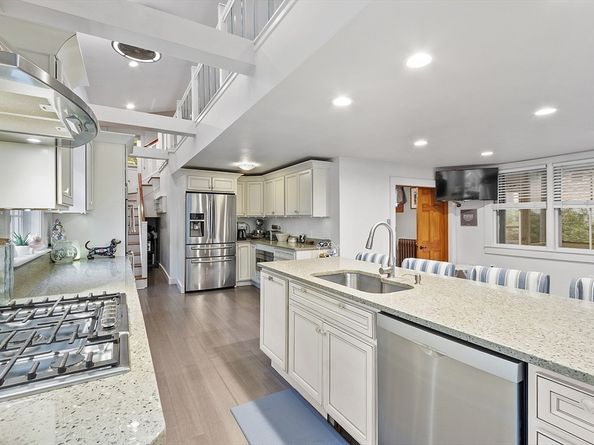 16 N Main St, West Boylston MA 01583
