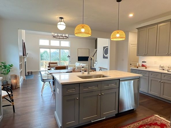 138 Mantell Rd, Uxbridge MA 01569