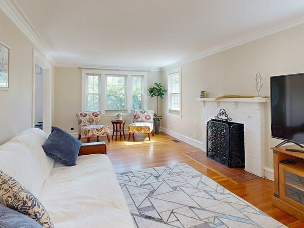 25 Allen Ave, Newton MA 02468
