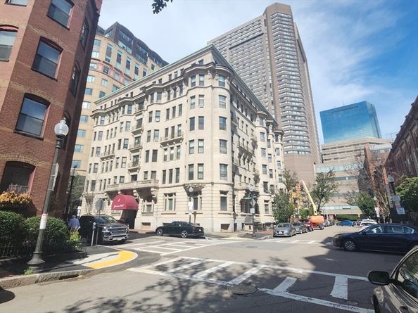 8 Garrison St 706, Boston MA 02116