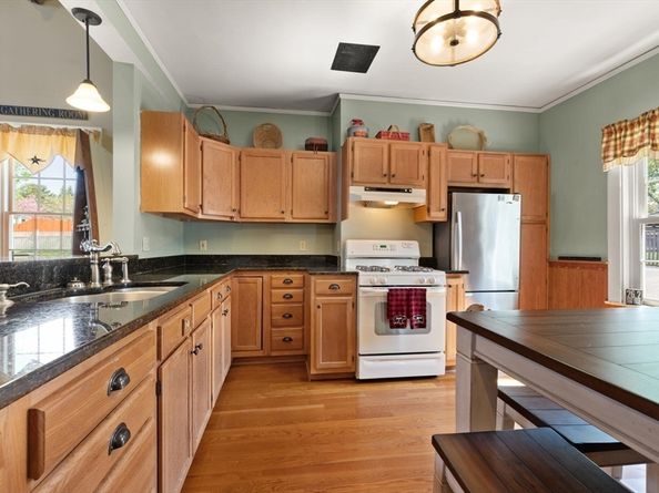 291 Plimpton St, Walpole MA 02081