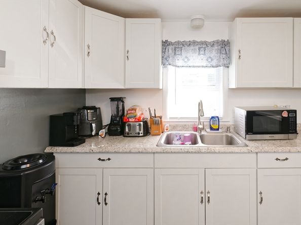 121 Pilgrim Ave, Worcester MA 01604