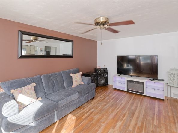 121 Pilgrim Ave, Worcester MA 01604