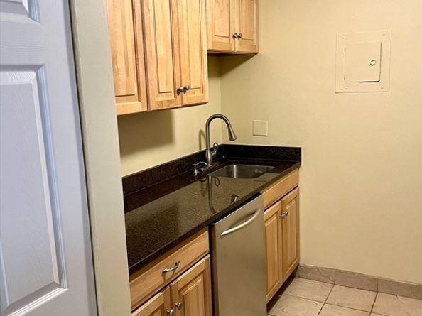 103 Grove St 337, Rockland MA 02370