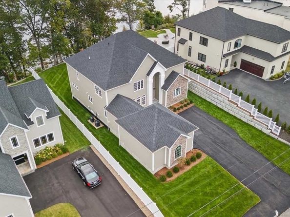 241 Lake Ave, Worcester MA 01604