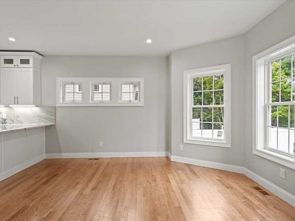 241 Lake Ave, Worcester MA 01604