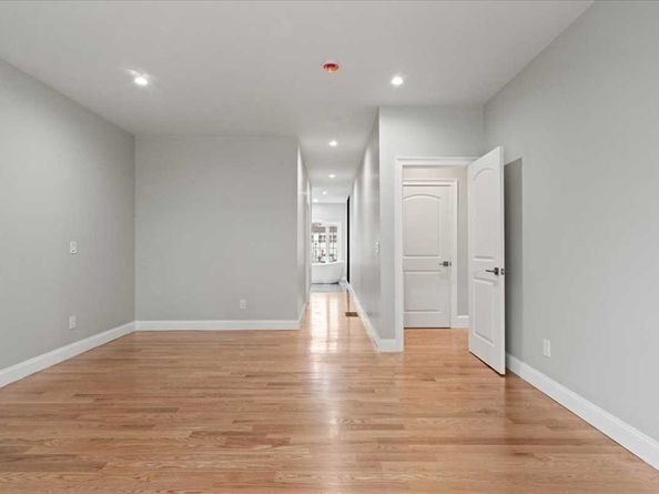 241 Lake Ave, Worcester MA 01604