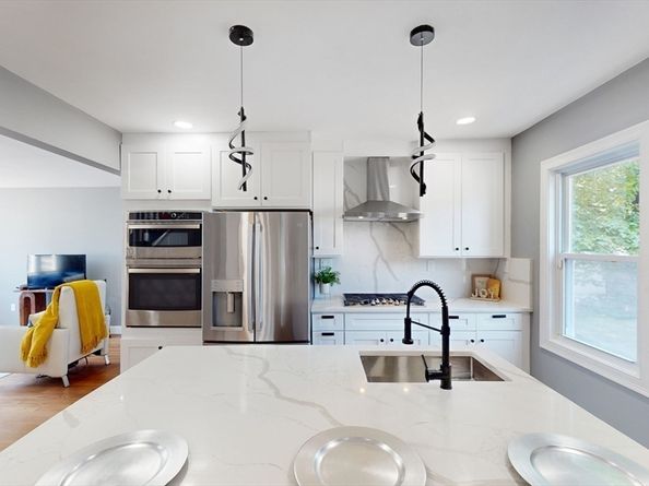 79 Kinsley, Stoughton MA 02072