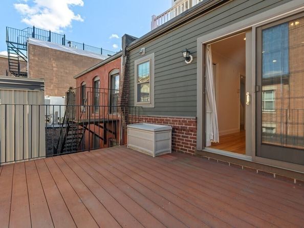 11 Wiget St 114, Boston MA 02113