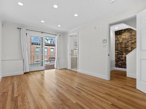 11 Wiget St 114, Boston MA 02113